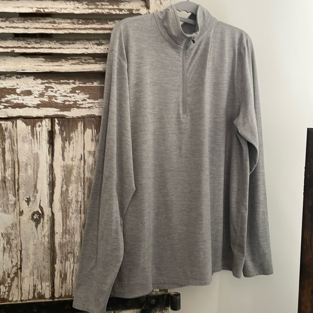 Men’s vuori grey soft zip up shirt size large ,tag cut otherwise good condition